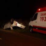 Motorista tenta desviar de vaca e veículo capota três vezes na BR-230, em Marabá