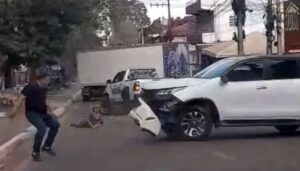 VÍDEO: Dupla armada tenta sequestrar mulher e rouba caminhonete em Parauapebas